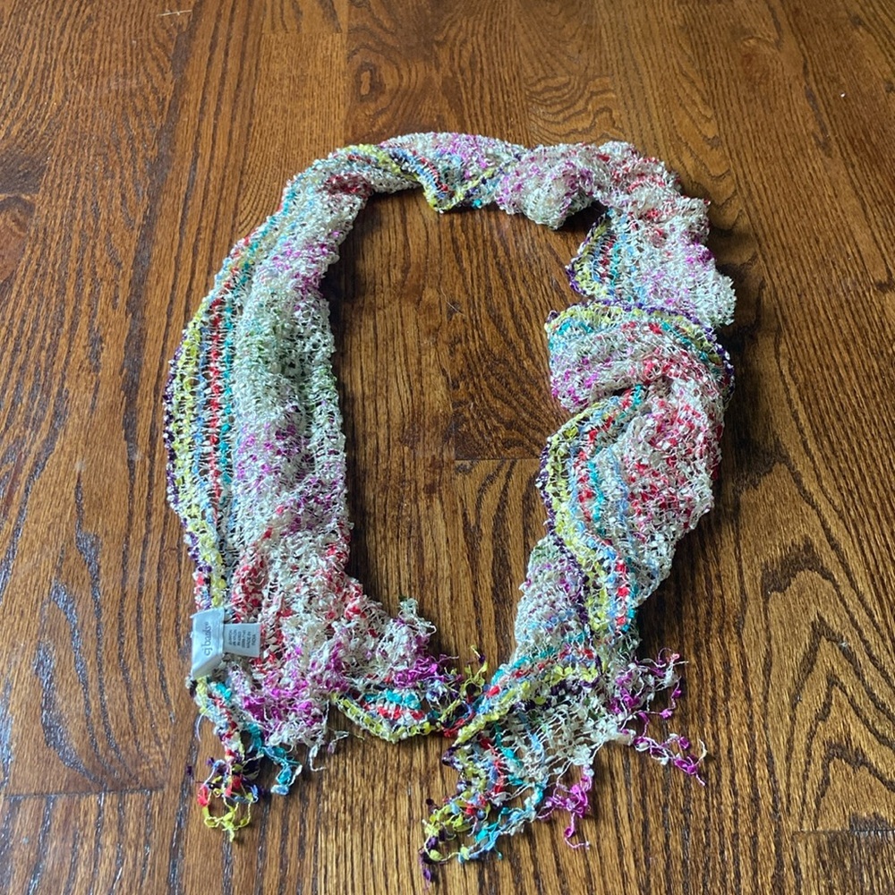 Women’s adorable designed scarf!